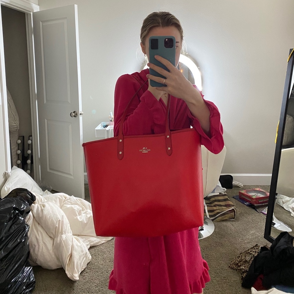 Large coach tote with wristlet reversible